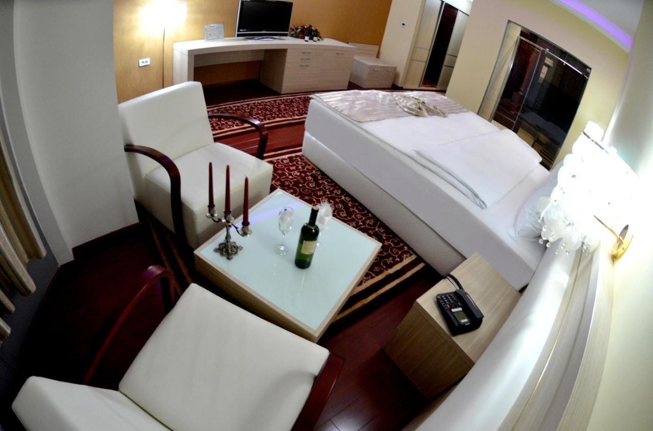 Hotel New Star Skopje Esterno foto
