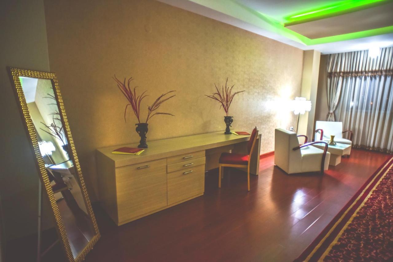 Hotel New Star Skopje Esterno foto