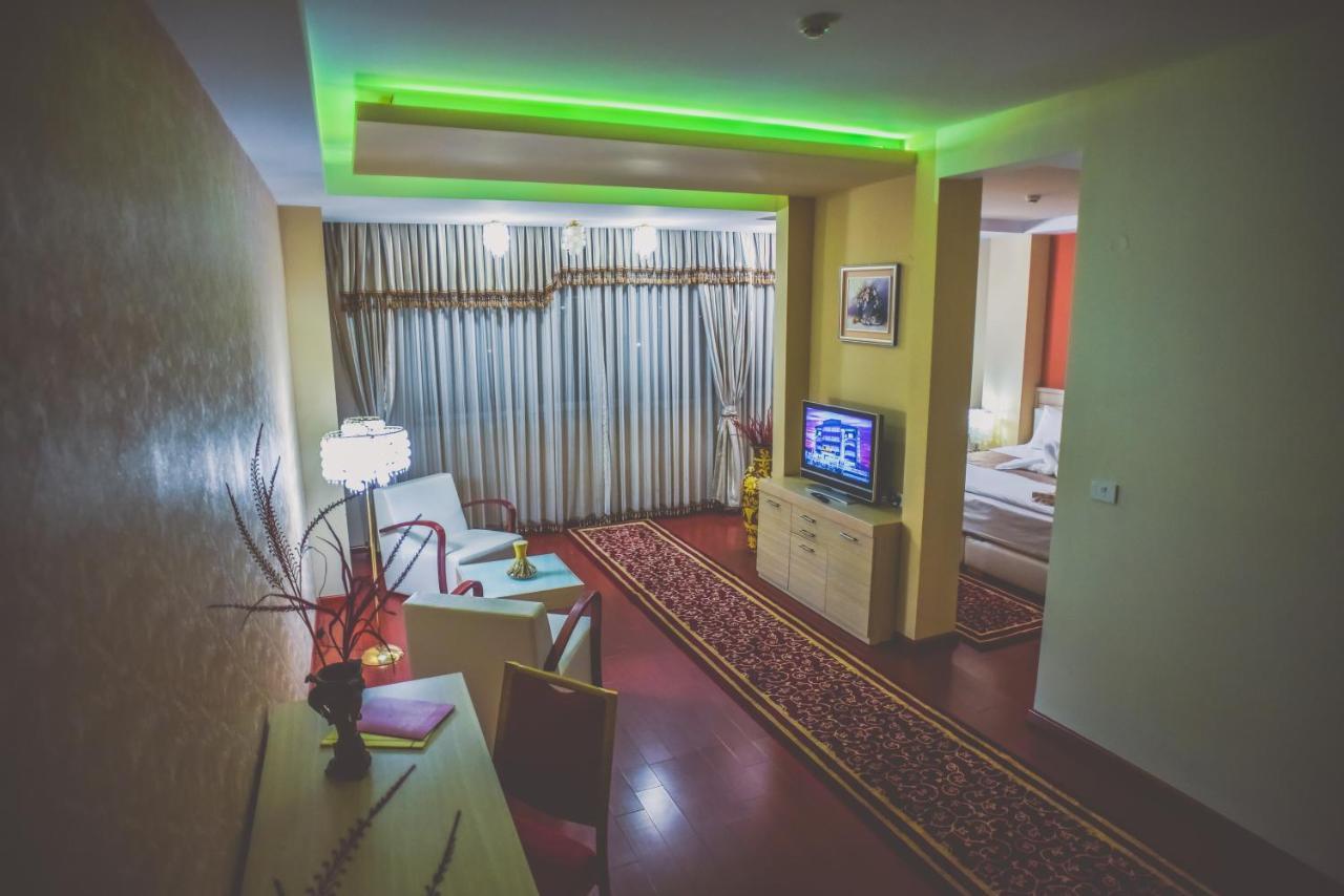 Hotel New Star Skopje Esterno foto