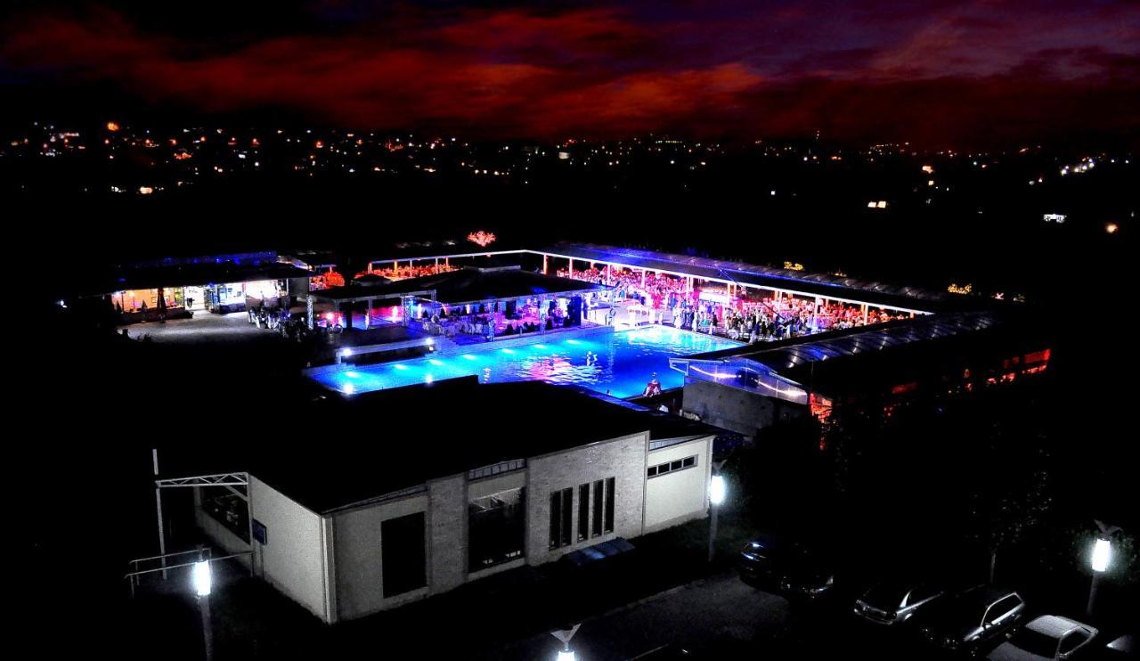 Hotel New Star Skopje Esterno foto