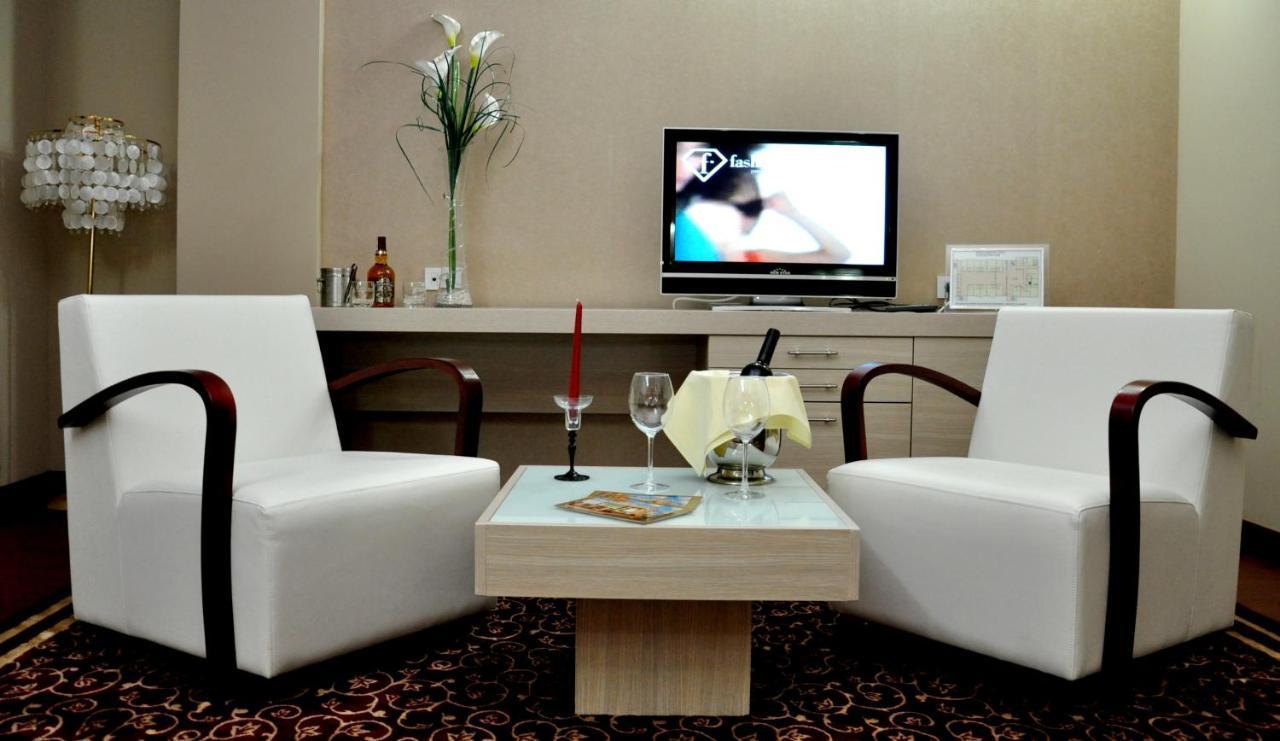 Hotel New Star Skopje Esterno foto
